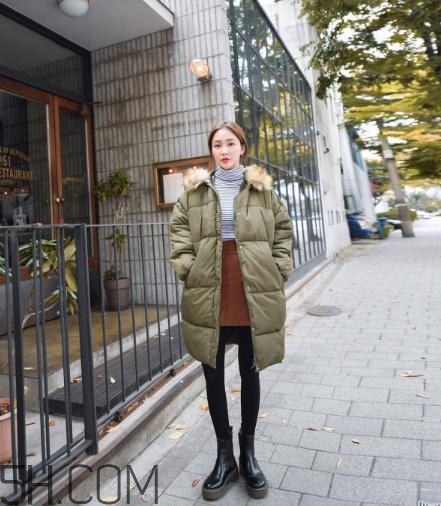 軍綠色羽絨服怎么搭配？軍綠色羽絨服搭配圖片