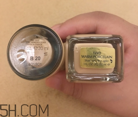 ysl超模粉底液和雅詩蘭黛沁水粉底液哪個好? ysl超模粉底液和雅詩蘭黛沁水粉底液哪個好?