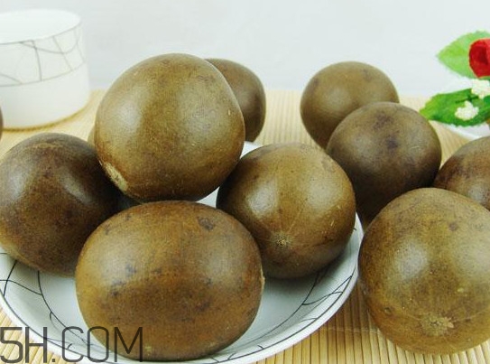 羅漢果是連皮一起泡嗎？羅漢果新鮮的好還是干的好