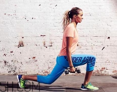 箭步蹲鍛煉哪里肌肉？箭步蹲和深蹲哪個好？