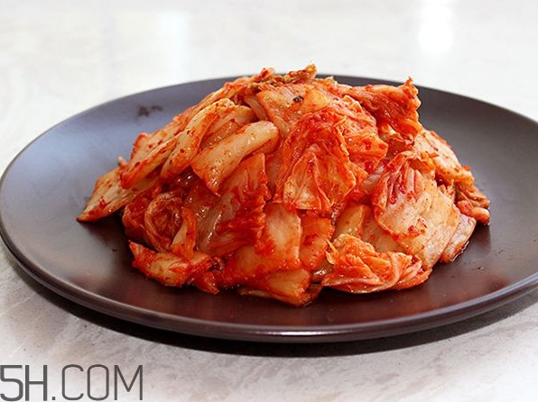 辣白菜是酸的嗎？辣白菜是泡菜嗎