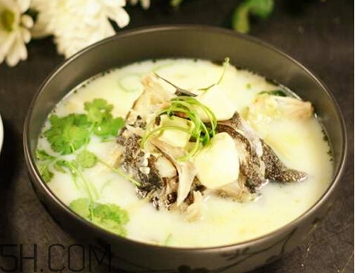 鯽魚湯是涼性的嗎 鯽魚湯是熱性還是涼性 鯽魚湯是涼性的嗎 鯽魚湯是熱性還是涼性