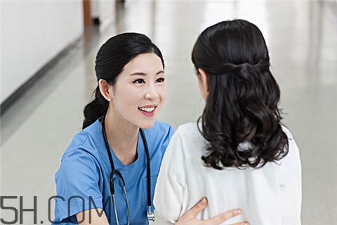 白內(nèi)障要換晶體嗎？白內(nèi)障要做手術(shù)嗎？