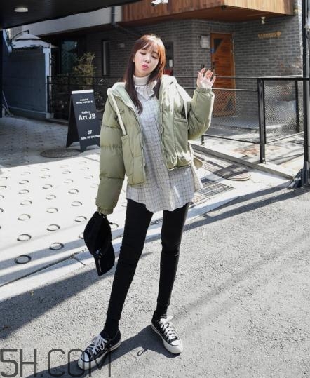 綠色羽絨服怎么搭配？綠色羽絨服搭配圖片