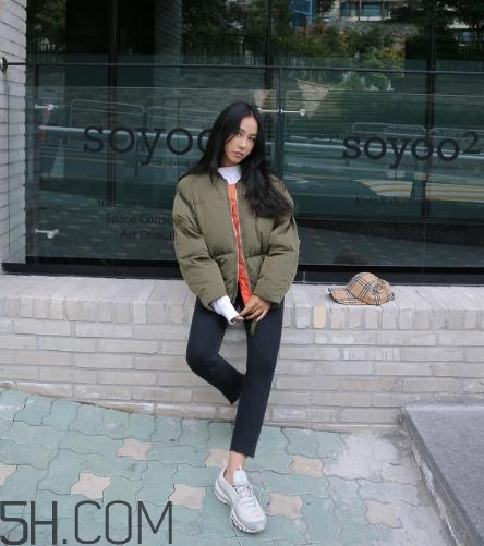 綠色羽絨服怎么搭配？綠色羽絨服搭配圖片