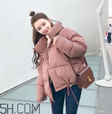 面包服是羽絨服嗎？面包服和羽絨服的區(qū)別