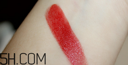 雅詩蘭黛和迪奧口紅哪個(gè)好用？雅詩蘭黛傾慕420口紅怎么樣？