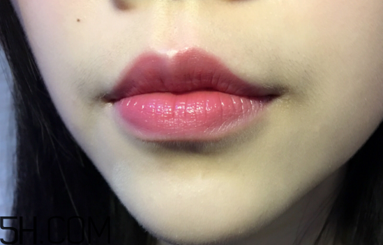 雅詩蘭黛和迪奧口紅哪個(gè)好用？雅詩蘭黛傾慕420口紅怎么樣？