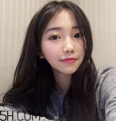 雅詩蘭黛和迪奧口紅哪個(gè)好用？雅詩蘭黛傾慕420口紅怎么樣？