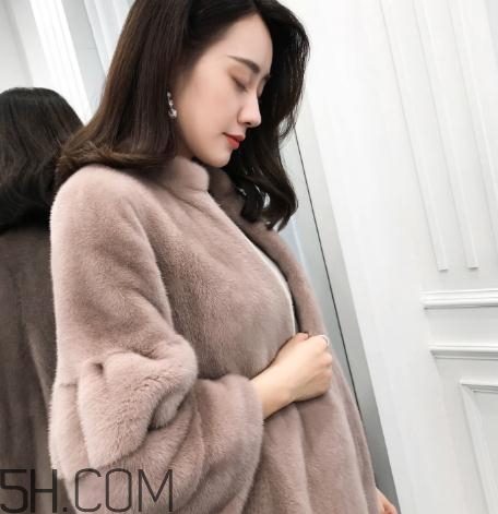 水貂絨大衣可以水洗嗎？水貂絨能用洗衣機(jī)洗嗎？