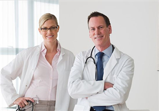 老花眼能開車嗎？老花眼能不能激光治療？