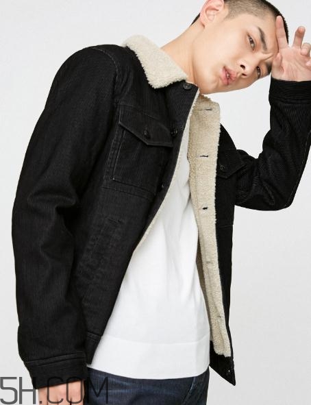 燈芯絨衣服會(huì)縮水嗎？燈芯絨衣服粘毛嗎？