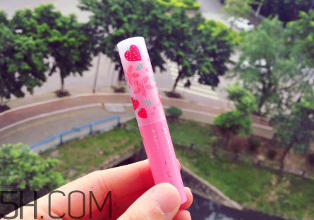 mistine變色草莓唇膏好用嗎？mistine變色草莓唇膏多少錢(qián)？