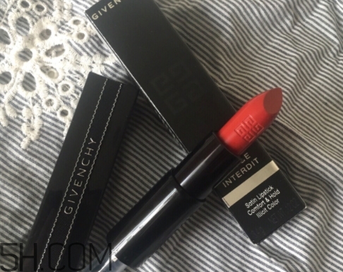 紀(jì)梵希禁忌之吻n11和11區(qū)別 紀(jì)梵希n11和11對比 紀(jì)梵希禁忌之吻n11和11區(qū)別 紀(jì)梵希n11和11對比