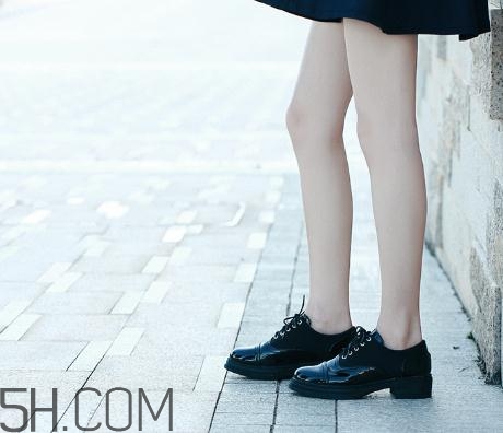 漆皮鞋裂了怎么辦？漆皮鞋可以用鞋油嗎？