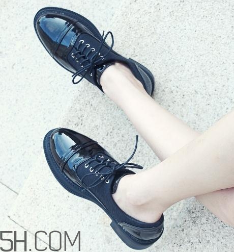 漆皮鞋裂了怎么辦？漆皮鞋可以用鞋油嗎？