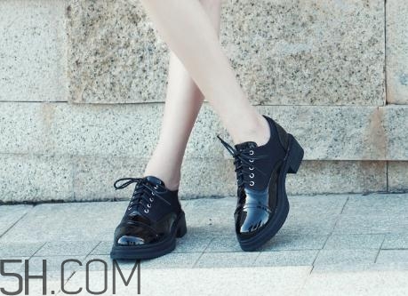 漆皮鞋裂了怎么辦？漆皮鞋可以用鞋油嗎？