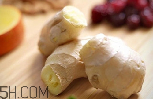 頭發(fā)油怎么辦？頭皮屑很多怎么去除？