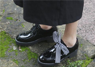 漆皮皮鞋起皮怎么處理？鞋子漆皮掉了怎么辦？