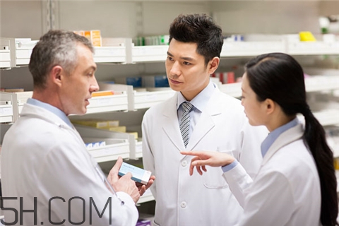 抑郁癥不敢出門怎么辦？抑郁癥不敢告訴親人