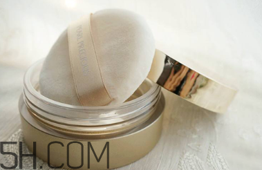 定妝粉怎么用？散粉怎么定妝？