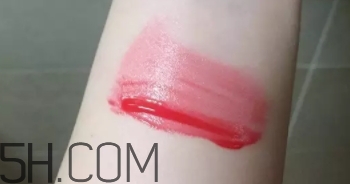 胭脂紅口紅是什么顏色？胭脂紅口紅效果圖試色