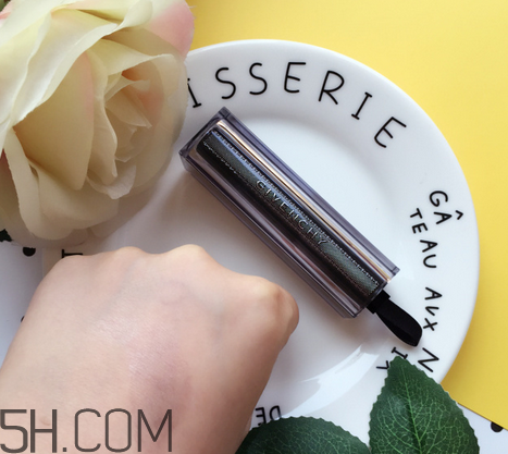 紀(jì)梵希新版禁忌之吻色號(hào)試色 紀(jì)梵希禁忌之吻16號(hào)好用嗎 紀(jì)梵希新版禁忌之吻色號(hào)試色 紀(jì)梵希禁忌之吻16號(hào)好用嗎