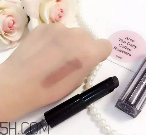 紀(jì)梵希新版禁忌之吻色號(hào)試色 紀(jì)梵希禁忌之吻16號(hào)好用嗎 紀(jì)梵希新版禁忌之吻色號(hào)試色 紀(jì)梵希禁忌之吻16號(hào)好用嗎