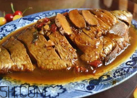 鯽魚膽破了魚還能吃嗎 鯽魚湯苦膽破了能喝嗎 鯽魚膽破了魚還能吃嗎 鯽魚湯苦膽破了能喝嗎