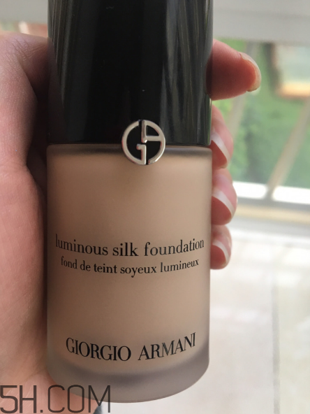 阿瑪尼絲質(zhì)亮麗粉底液好用嗎？阿瑪尼絲質(zhì)亮麗粉底液多少錢？