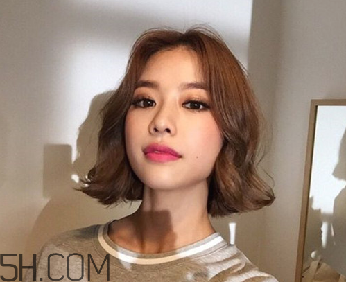 什么顏色的口紅最自然？如何根據(jù)皮膚顏色選擇適合自己的口紅