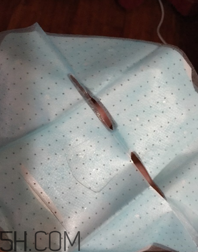 美膚寶面膜有熒光劑嗎？美膚寶面膜測評