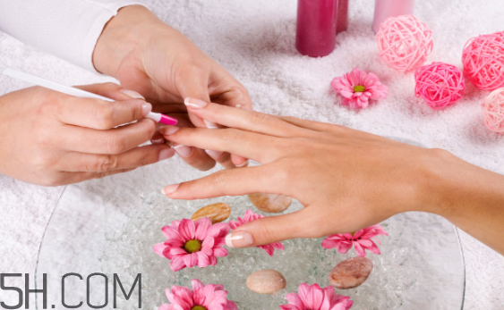 經(jīng)常做美甲好不好？淺色美甲款式推薦