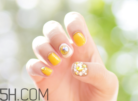 貼片美甲可以長(zhǎng)期做嗎？暖色系美甲新款式