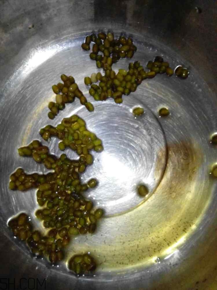 綠豆糕和香蕉能一起吃嗎？吃了綠豆糕還能吃香蕉嗎？