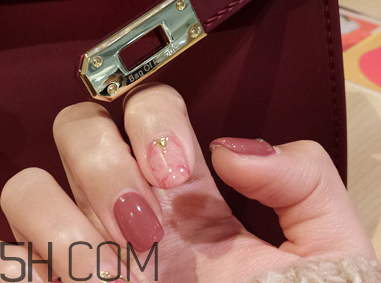 經(jīng)常做美甲好不好？淺色美甲款式推薦