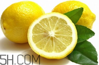 用檸檬水洗臉可以嗎？檸檬水洗臉的功效是什么呢？