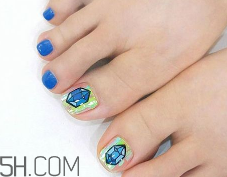 最流行的韓式清新腳指美甲圖 簡單款腳指甲美甲圖片 最流行的韓式清新腳指美甲圖 簡單款腳指甲美甲圖片