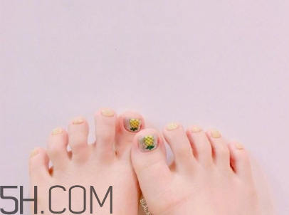 最流行的韓式清新腳指美甲圖 簡單款腳指甲美甲圖片 最流行的韓式清新腳指美甲圖 簡單款腳指甲美甲圖片