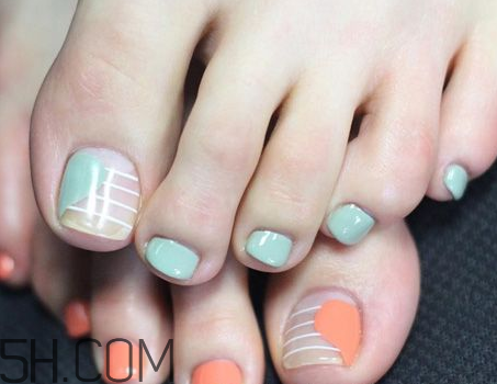 最流行的韓式清新腳指美甲圖 簡單款腳指甲美甲圖片 最流行的韓式清新腳指美甲圖 簡單款腳指甲美甲圖片