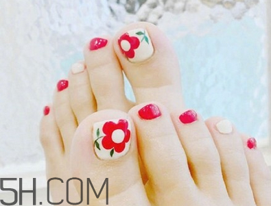 指甲油哪個牌子好？腳趾甲變色是怎么回事？