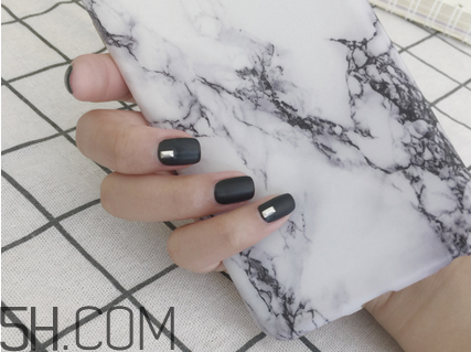 悅詩風吟指甲油價格多少錢？美甲怎么快速卸掉？