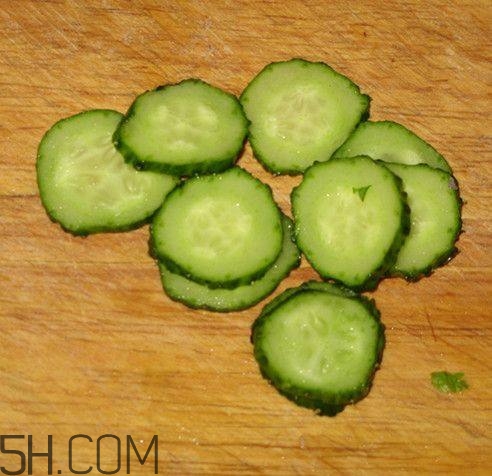 畸形果蔬營(yíng)養(yǎng)價(jià)值更高？畸形果蔬是什么原因引起的？