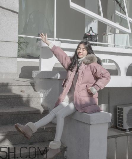 冬天穿白色褲子好看嗎？冬天白色褲子搭配圖片