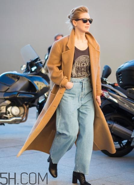 冬天牛仔闊腿褲配什么鞋子？冬天牛仔闊腿褲搭配鞋子圖