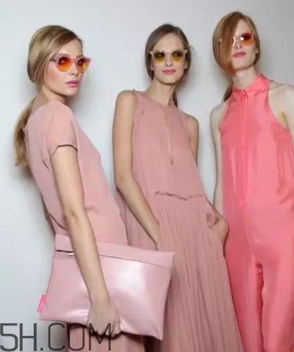 2018流行什么顏色衣服？2018流行衣服顏色搭配