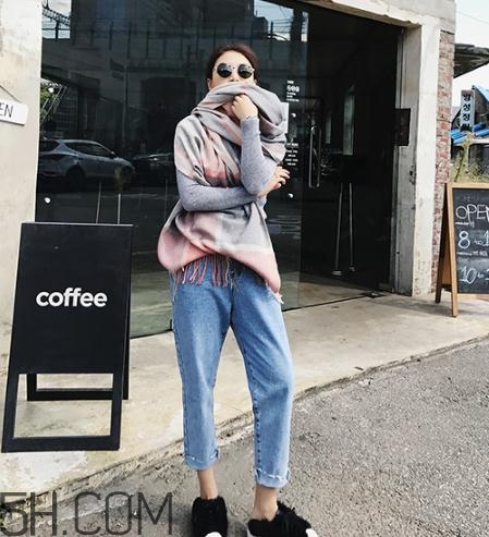 牛仔褲粘上口香糖怎么除掉？牛仔褲上的機(jī)油怎么洗掉？