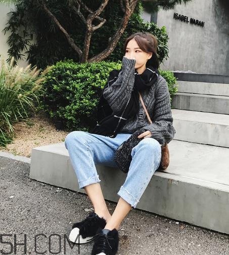 牛仔褲粘上口香糖怎么除掉？牛仔褲上的機(jī)油怎么洗掉？