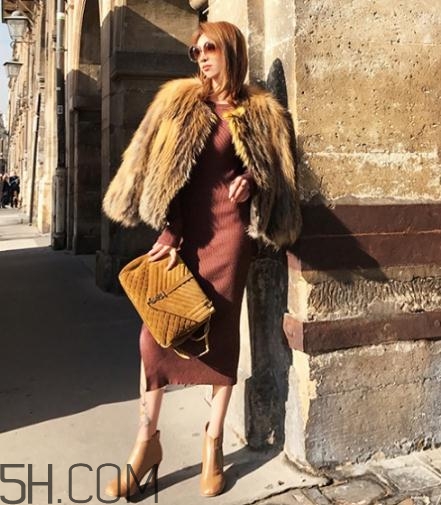 焦糖色連衣裙配什么外套？焦糖色連衣裙搭配圖片