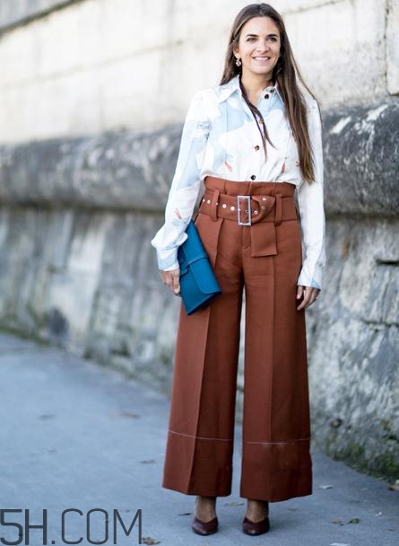 焦糖色闊腿褲配什么鞋子？焦糖色闊腿褲搭配鞋子圖片